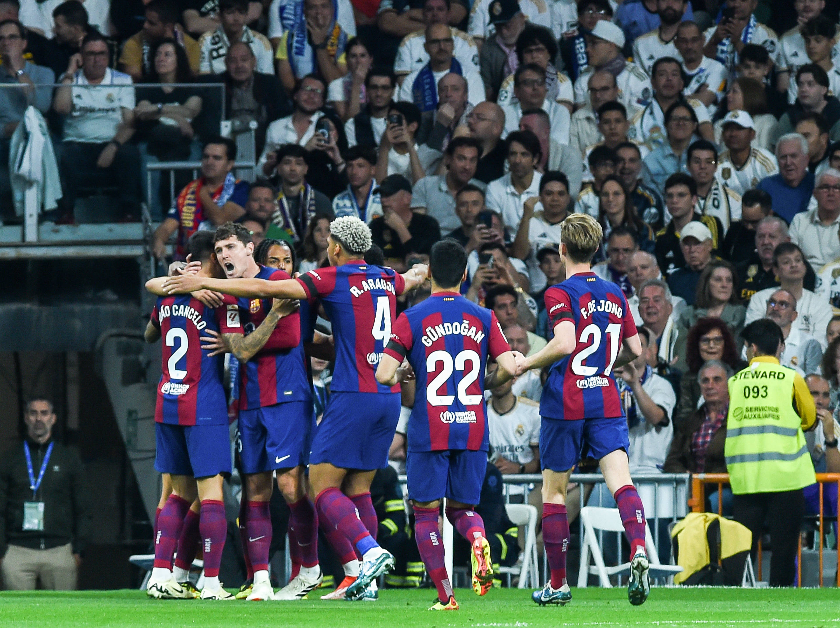 西班牙对阵巴西,一场激烈的足球比赛如期展开 西班牙对阵巴西,一场激烈的足球比赛如期展开