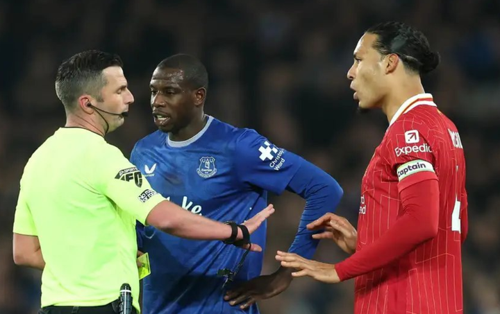 关于埃弗顿主场逼平利物浦，取得宝贵积分的信息