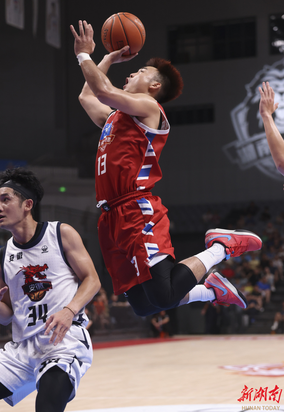 篮球全明星赛重燃激情，球员大秀技艺